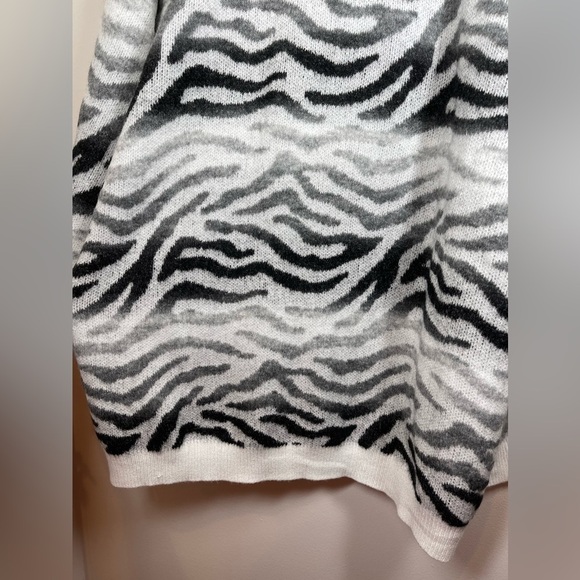 NWOT BOBEAU Women’s Plus Size‎ Ombre Zebra Stripe Sweater Cardigan Size 3X - Picture 5 of 7